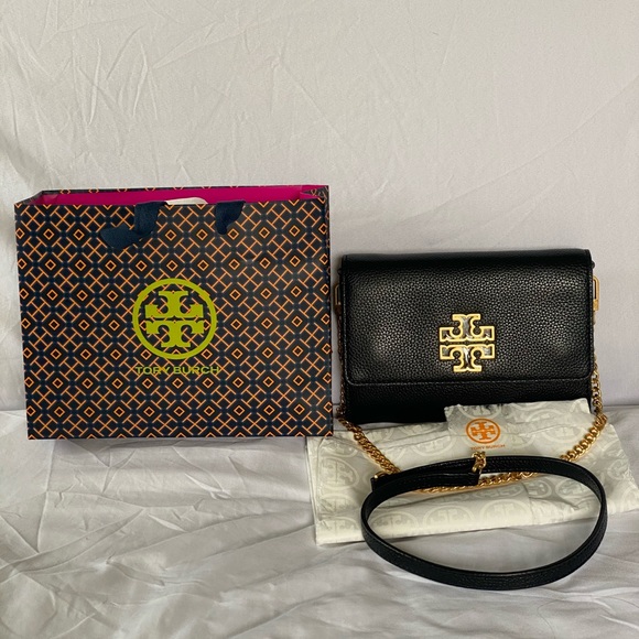 Tory Burch Handbags - Tory Burch Britten chain wallet black/rolled gold